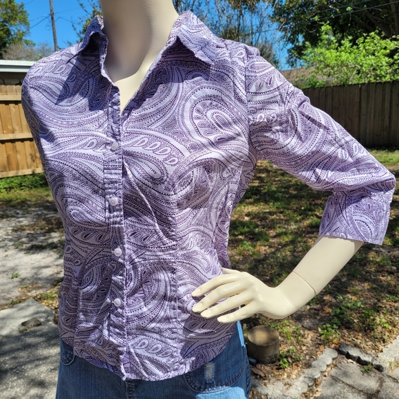 Style & Co Petite: Purple Paisley 3/4 Sleeve, Deep-Cut Button-Down Top, Size 8P - Picture 4 of 16